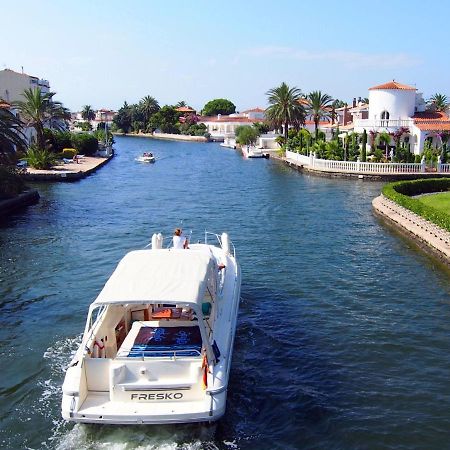 Holiday Home Requesens Canal Empuriabrava Luaran gambar