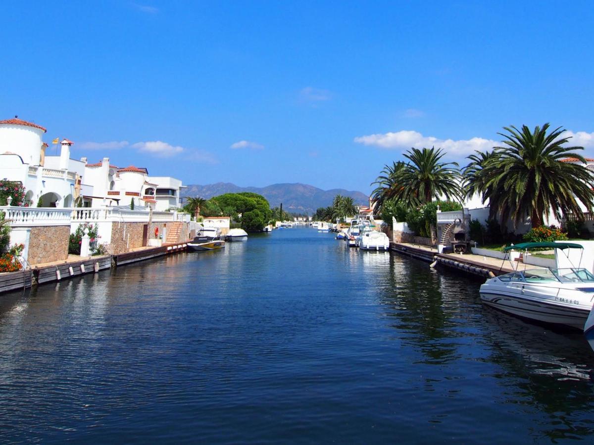 Holiday Home Requesens Canal Empuriabrava Luaran gambar
