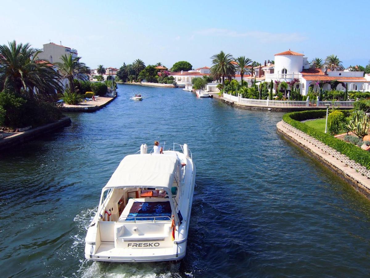 Holiday Home Requesens Canal Empuriabrava Luaran gambar